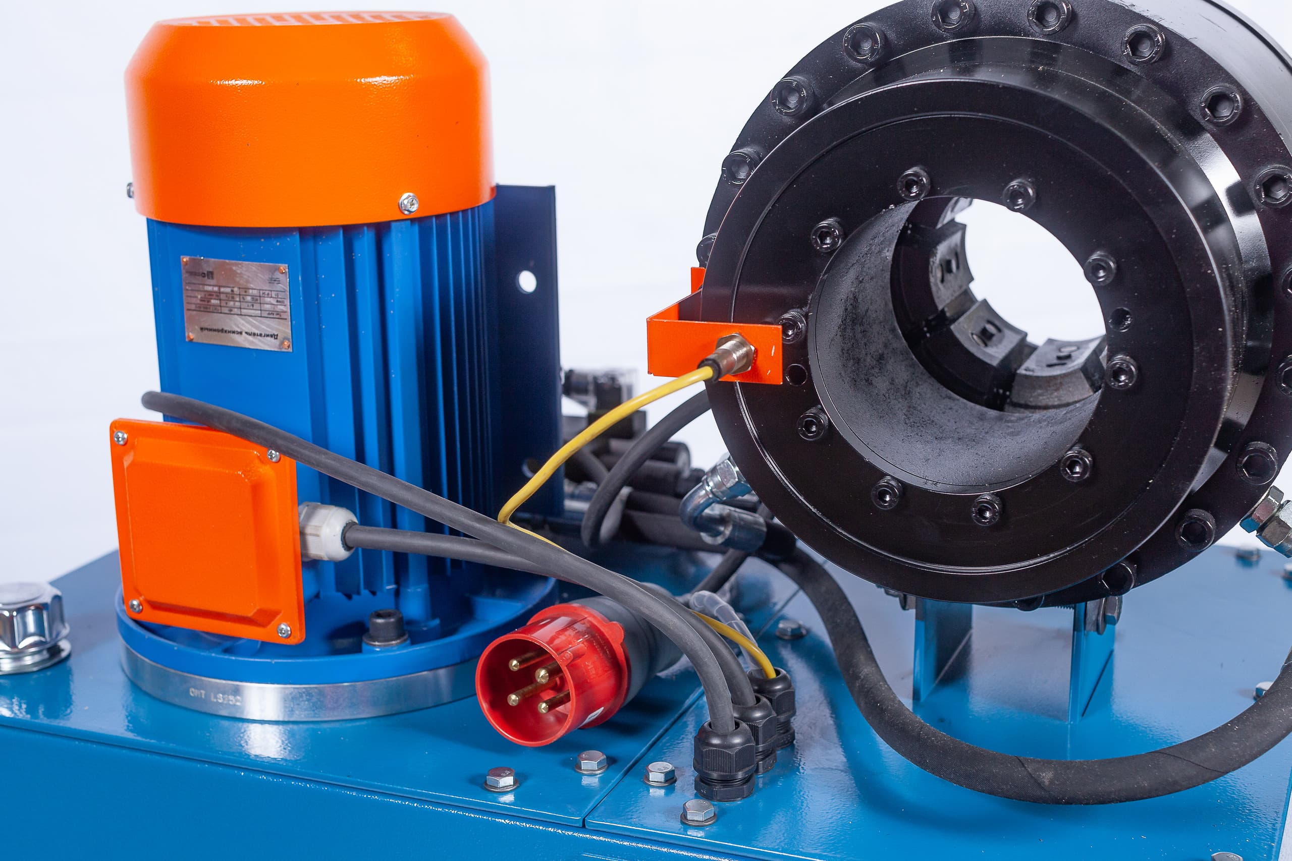 Электродвигатель обжимного станка