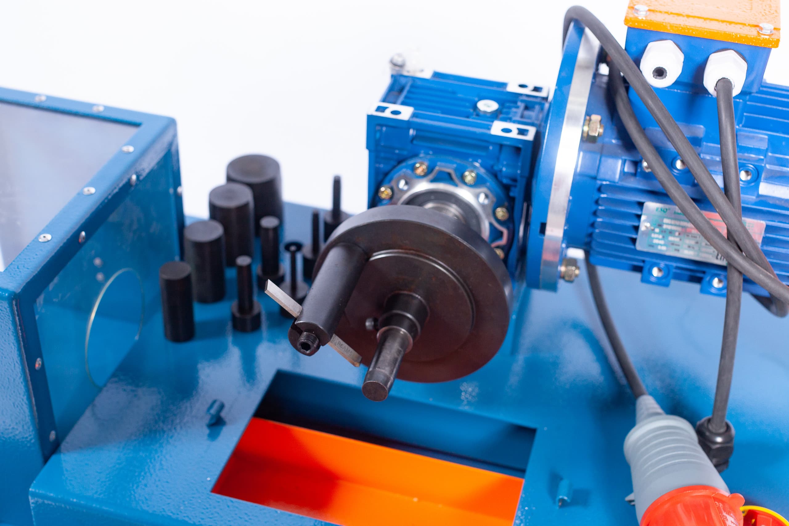 Окорочный станок для шлангов высокого давления