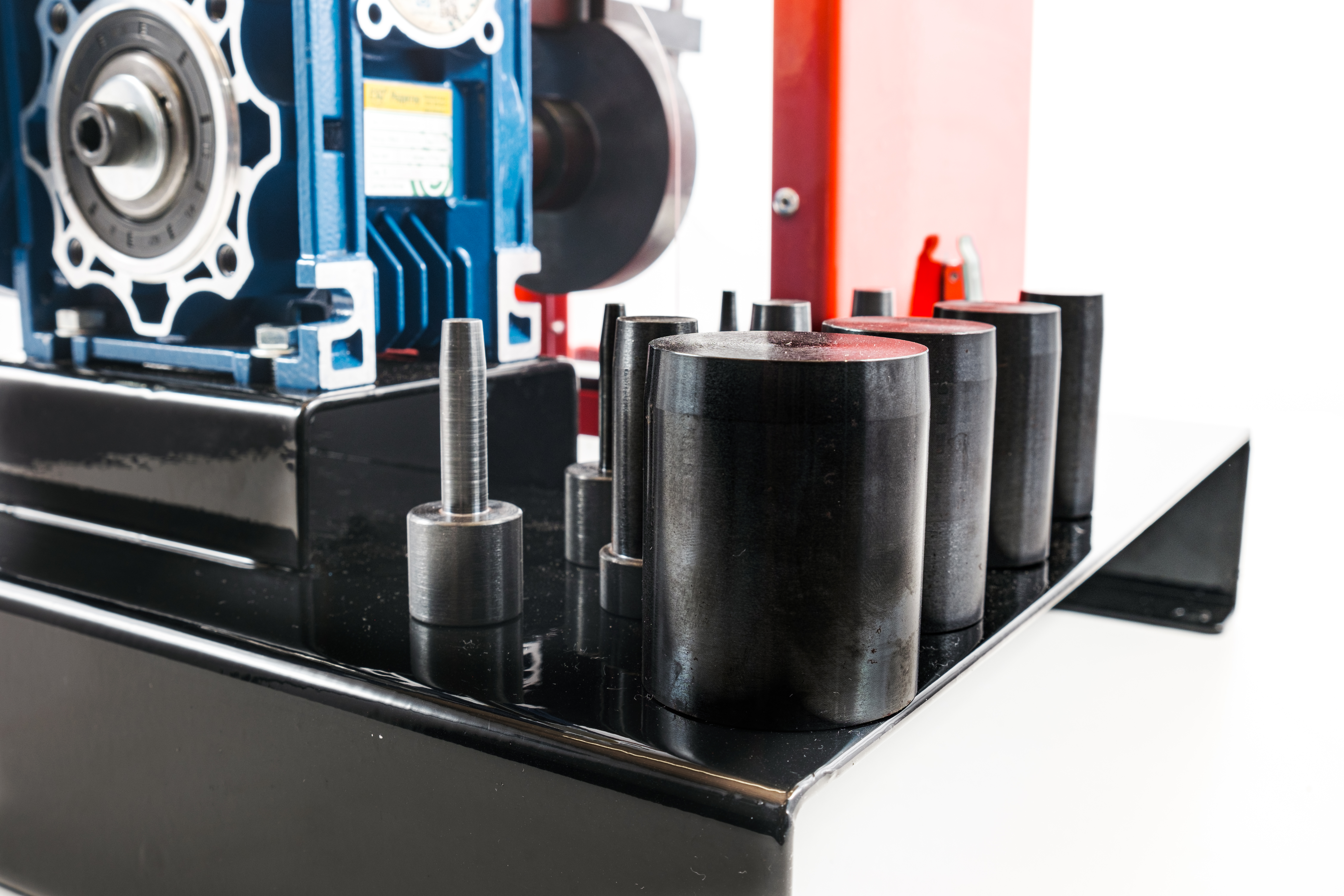 Инструменты станка для окорки шлангов высокого давления